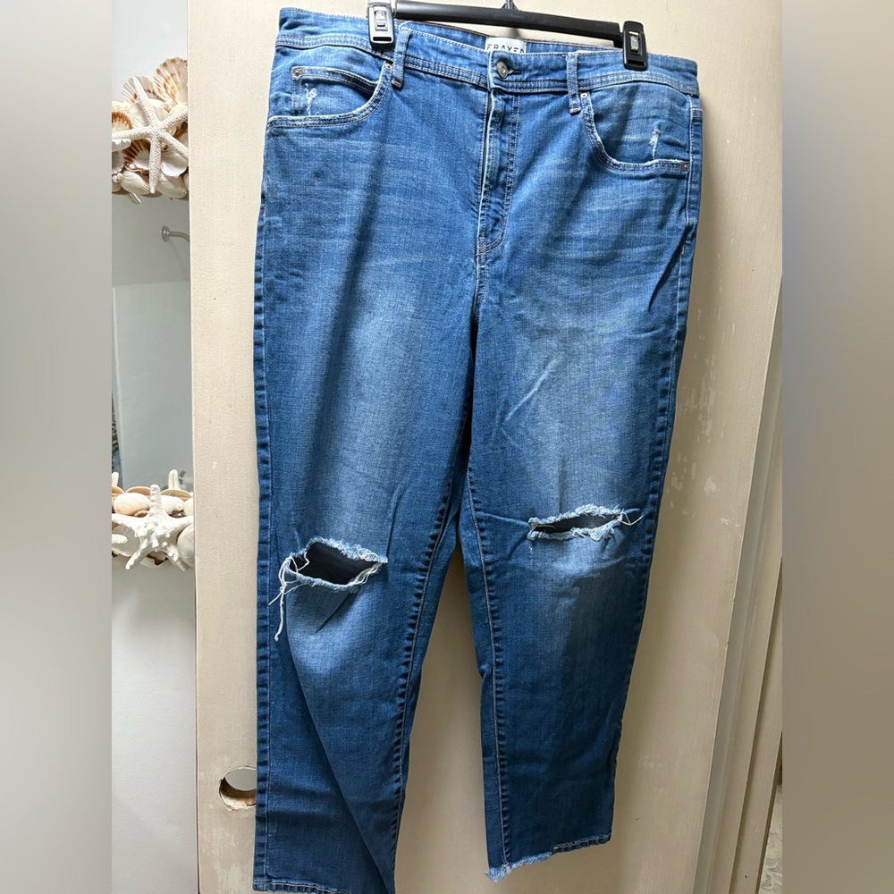 FRAYED Distress Jeans Size 32